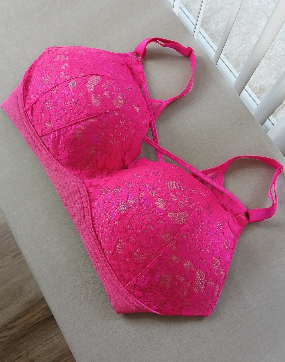 Torrid Dream Wire-Free Bra 40DD Pink glo padded mesh lace criss-cross straps